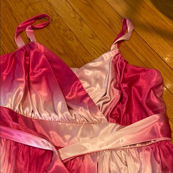 Dress - Picture 3 of 3